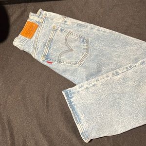 Levi jeans - womens- like new
